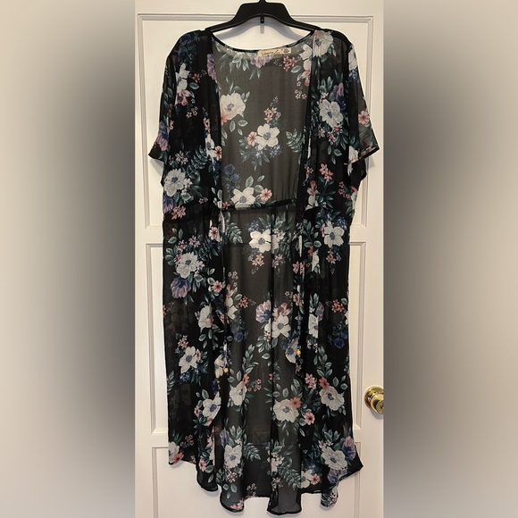 Liberty Love Plus Size 2X Floral Front Tie Open Front Defined Waist Blouse - Picture 2 of 5
